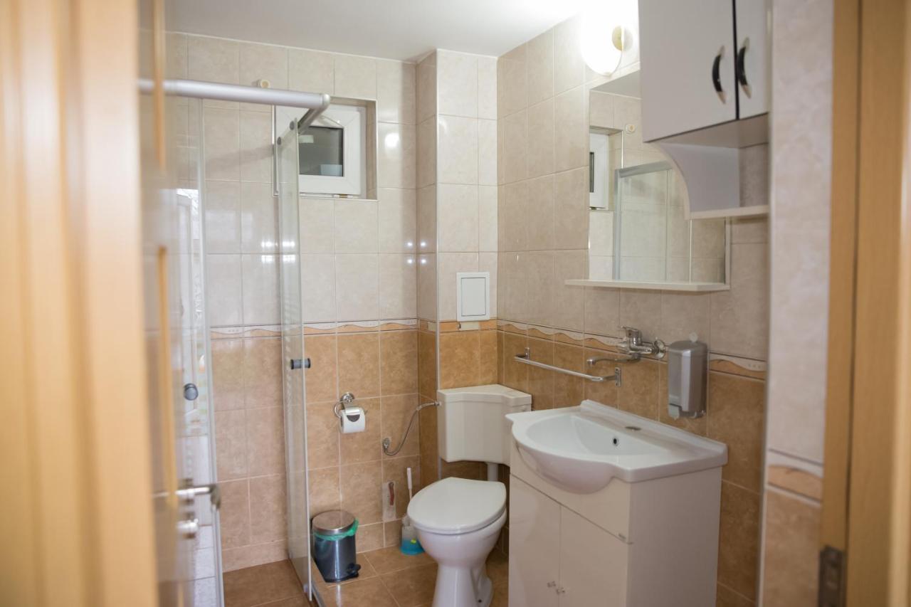 Apartament Alpha Apartment บิสตริซา ภายนอก รูปภาพ