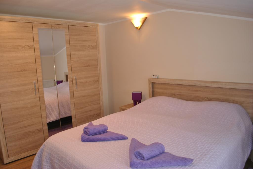 Apartament Alpha Apartment บิสตริซา ภายนอก รูปภาพ
