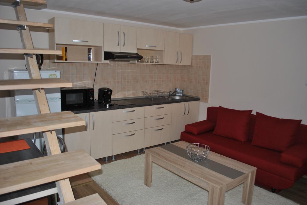 Apartament Alpha Apartment บิสตริซา ภายนอก รูปภาพ